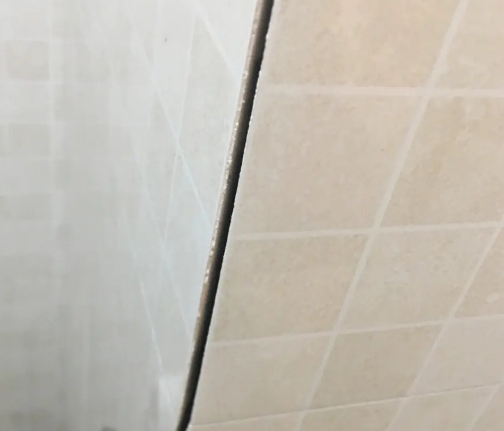 平塘瓷砖空鼓维修公司分享阳台瓷砖脱落的修复过程可以分为以下几个步骤