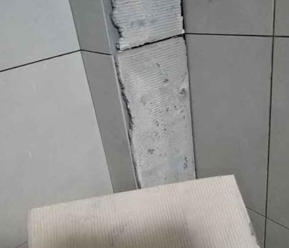 平塘瓷砖空鼓维修公司分享下厨房瓷砖脱落的补救措施。
